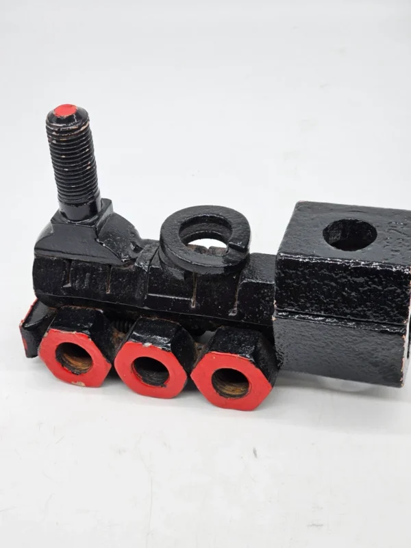 Metalowa figurka lokomotywy ciężka industrialna rzeźba 21 cm