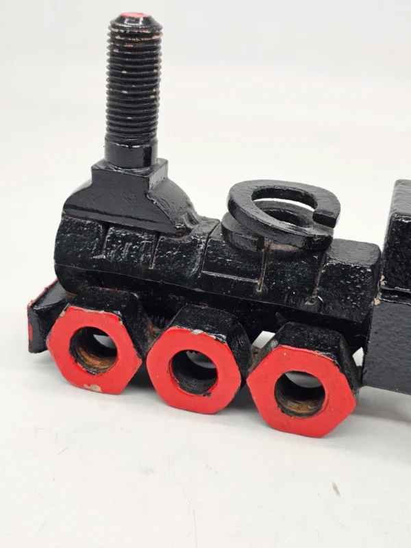 Metalowa figurka lokomotywy ciężka industrialna rzeźba 21 cm
