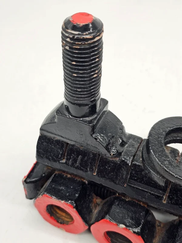 Metalowa figurka lokomotywy ciężka industrialna rzeźba 21 cm