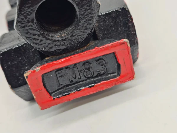Metalowa figurka lokomotywy ciężka industrialna rzeźba 21 cm