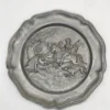 Stara patera myśliwska 22 cm relief jeździec dzik pies metal sygnowana