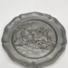Stara patera myśliwska 22 cm relief jeździec dzik pies metal sygnowana