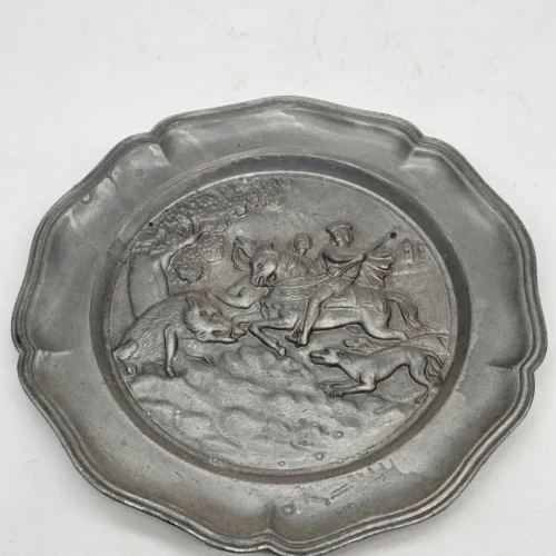 Stara patera myśliwska 22 cm relief jeździec dzik pies metal sygnowana