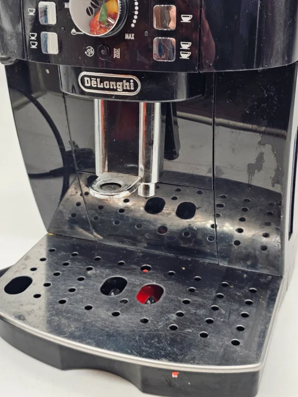 Ekspres automatyczny DeLonghi Magnifica S ECAM 21.116.B na ziarna 15 bar