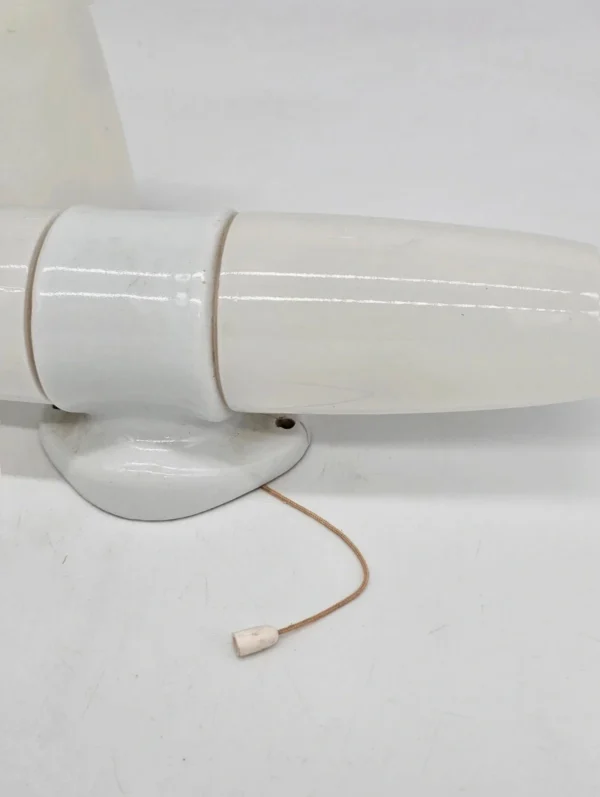 Lampa ścienna retro w Stylu Bauhaus – projekt przypisywany Wilhelmowi Wagenfeldowi, lata 60.