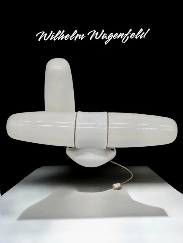 Lampa ścienna retro w Stylu Bauhaus – projekt przypisywany Wilhelmowi Wagenfeldowi, lata 60.