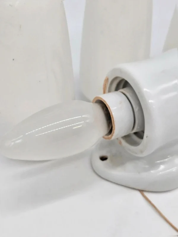 Lampa ścienna retro w Stylu Bauhaus – projekt przypisywany Wilhelmowi Wagenfeldowi, lata 60.
