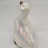 Opalizowana figurka gęsi ceramiczna 17 cm złote akcenty