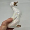 Opalizowana figurka gęsi ceramiczna 17 cm złote akcenty
