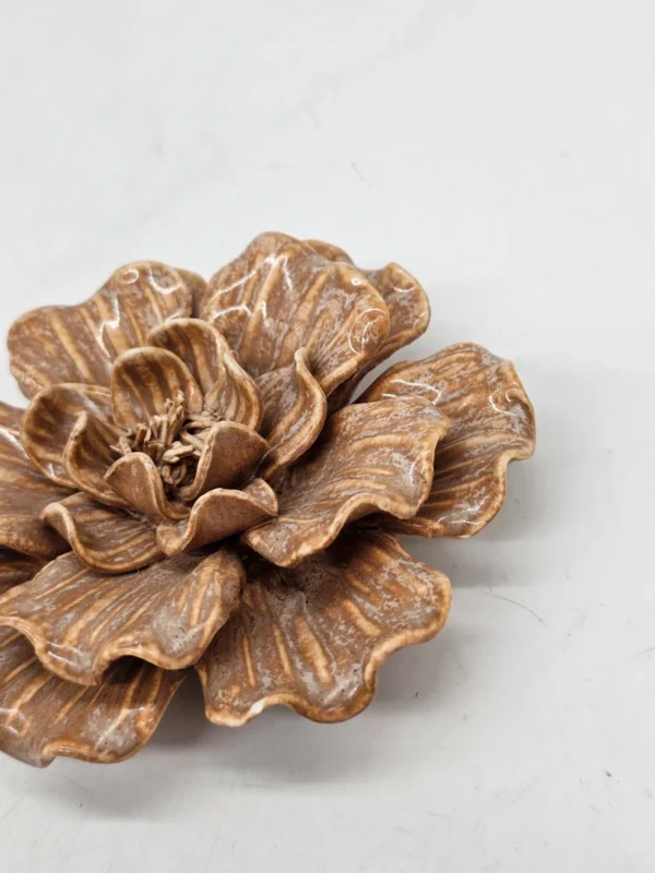 Ceramiczny kwiat dekoracyjny ścienny 11 cm