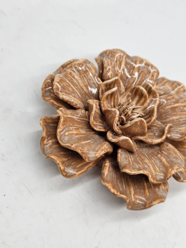 Ceramiczny kwiat dekoracyjny ścienny 11 cm