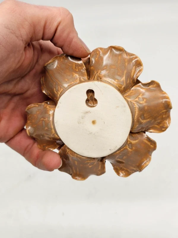 Ceramiczny kwiat dekoracyjny ścienny 11 cm