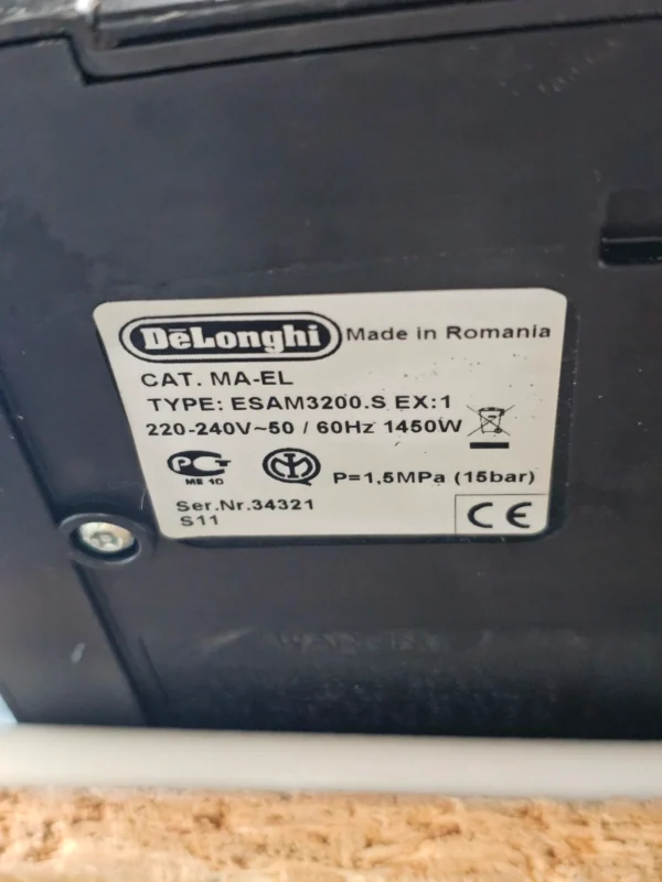 DeLonghi Magnifica ESAM3200 S automatyczny ekspres do kawy 15 bar