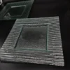 Szklane talerze kwadratowe 31x31 cm – komplet 2 sztuki, Delikatnie zielone szkło strukturalne