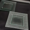 Szklane talerze kwadratowe 31x31 cm – komplet 2 sztuki, Delikatnie zielone szkło strukturalne