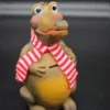 Skarbonka Krokodyl z szalikiem – vintage, Beloplast 1985, 24 cm