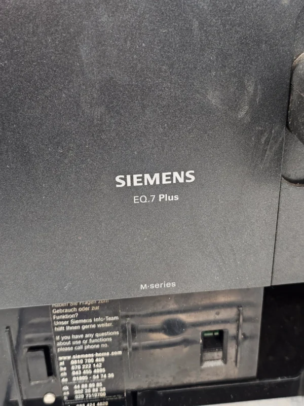 Siemens EQ.7 Plus M -series ekspres automatyczny do kawy uszkodzony na części lub do naprawy
