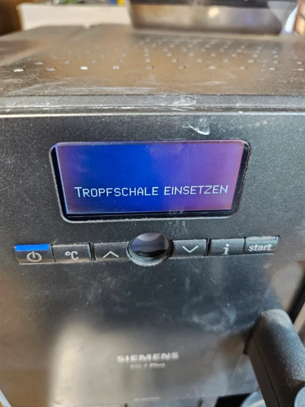 Siemens EQ.7 Plus M -series ekspres automatyczny do kawy uszkodzony na części lub do naprawy