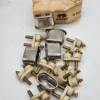 Zestaw starych elementów wtyczek/urządzeniowych z ceramicznym izolatorem (oznaczenia 10A 250V)