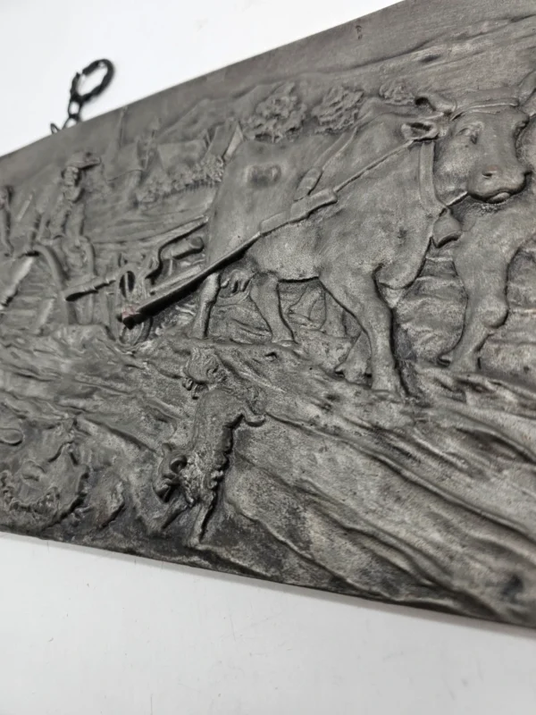 Metalowa płaskorzeźba scena wiejska z wołami 39x22 cm