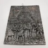 Metalowa płaskorzeźba scena rodzajowa przy wozie 37x29 cm