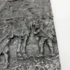 Metalowa płaskorzeźba scena rodzajowa przy wozie 37x29 cm