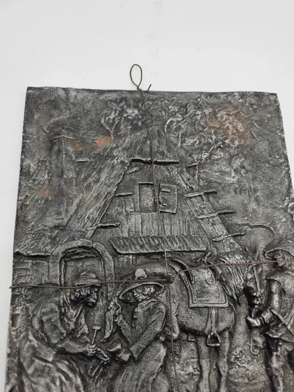 Metalowa płaskorzeźba scena rodzajowa przy wozie 37x29 cm