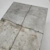Metalowa płaskorzeźba scena rodzajowa przy wozie 37x29 cm