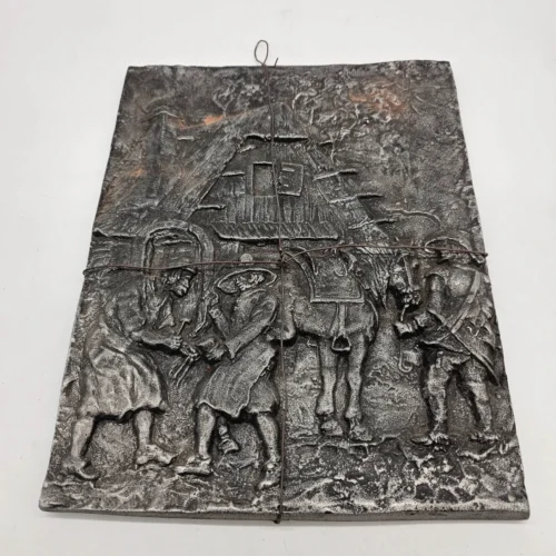 Metalowa płaskorzeźba scena rodzajowa przy wozie 37x29 cm