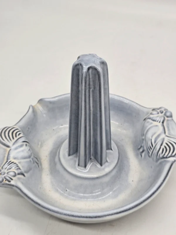 Ceramiczny stojak do pieczenia kurczaka W Germany z motywem koguta 25 cm