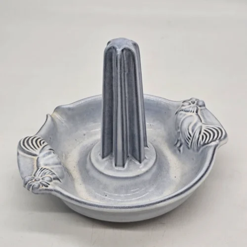 Ceramiczny stojak do pieczenia kurczaka W Germany z motywem koguta 25 cm