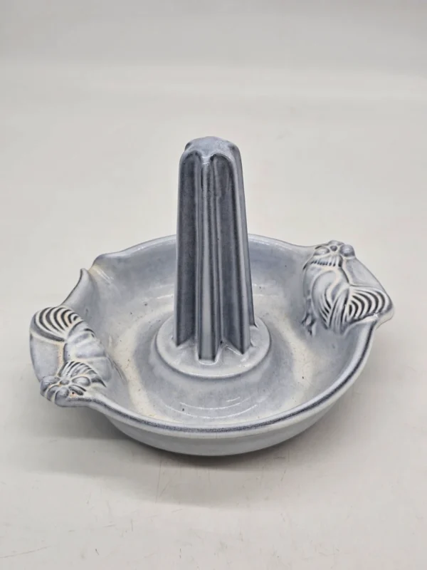 Ceramiczny stojak do pieczenia kurczaka W Germany z motywem koguta 25 cm