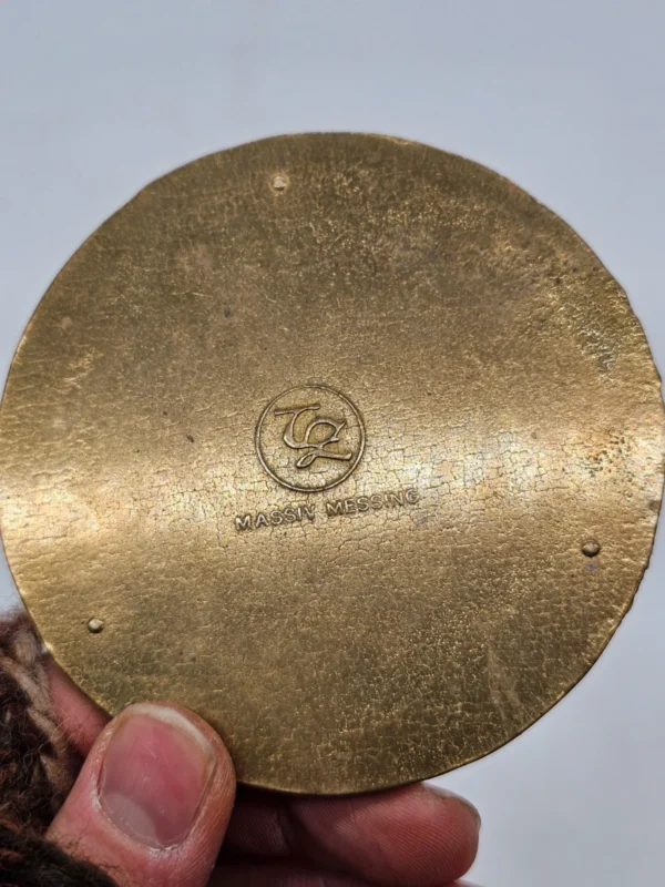 Mosiężna plakietka dekoracyjna Massiv Messing 9 cm relief winobranie