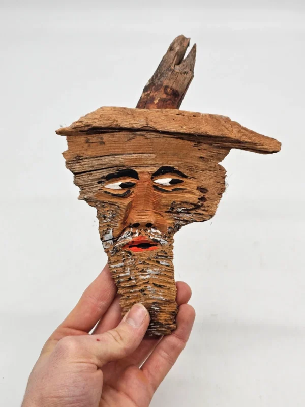 Ręcznie robiona maska z kory drewna na ścianę 24x17 cm