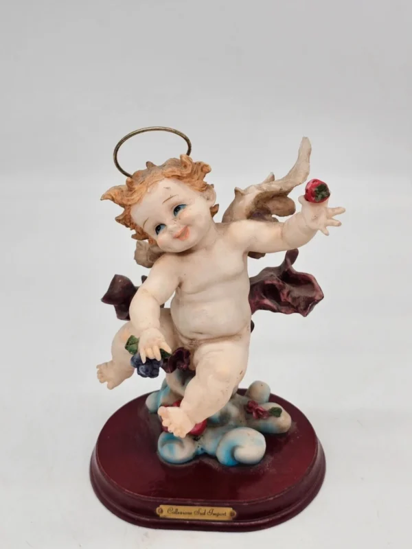 Figurka aniołka putto Collezione Sud Import 25 cm na Drewnianej podstawie