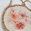 Torba pleciona depot jutowa z kwiatowym nadrukiem okrągła 40 cm