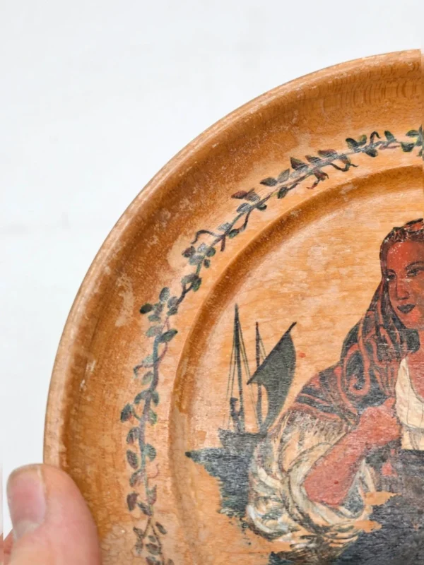drewniany talerz dekoracyjny Mykonos 19 cm ręcznie malowany do wieszania