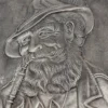 Metalowa plakieta relief Brodaty mężczyzna z fajką vintage 24 × 30 cm
