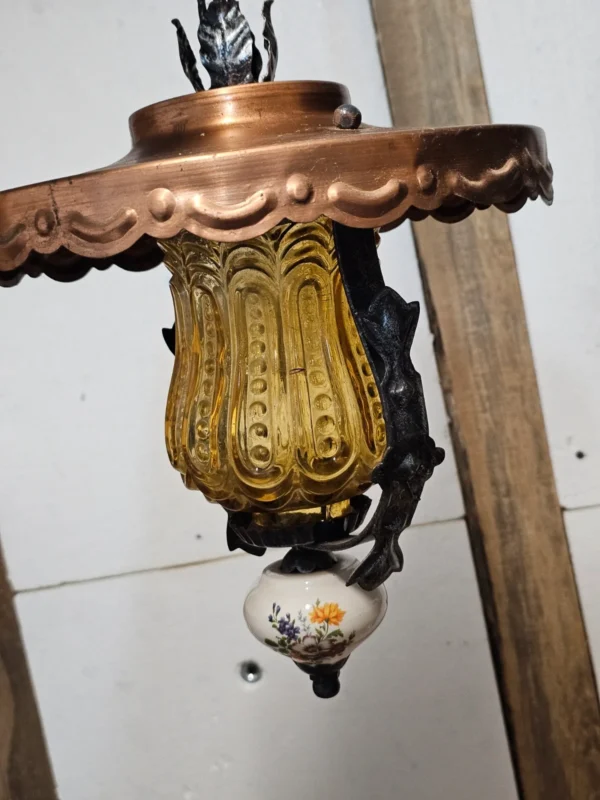 Lampa wisząca vintage bursztynowe szkło miedziany kapelusz ceramiczny detal 82 cm