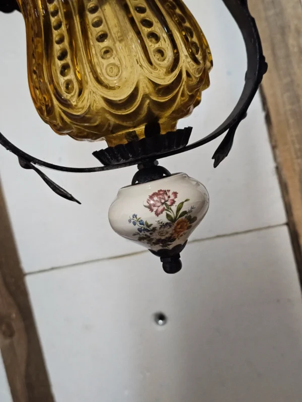Lampa wisząca vintage bursztynowe szkło miedziany kapelusz ceramiczny detal 82 cm