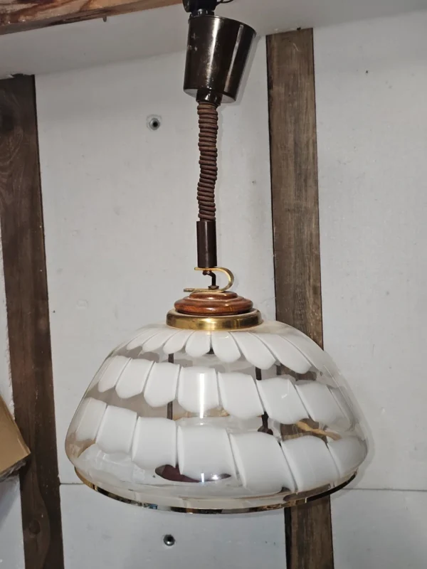 Lampa wisząca vintage Habeco Germany regulowana mleczne szkło drewno 67 cm