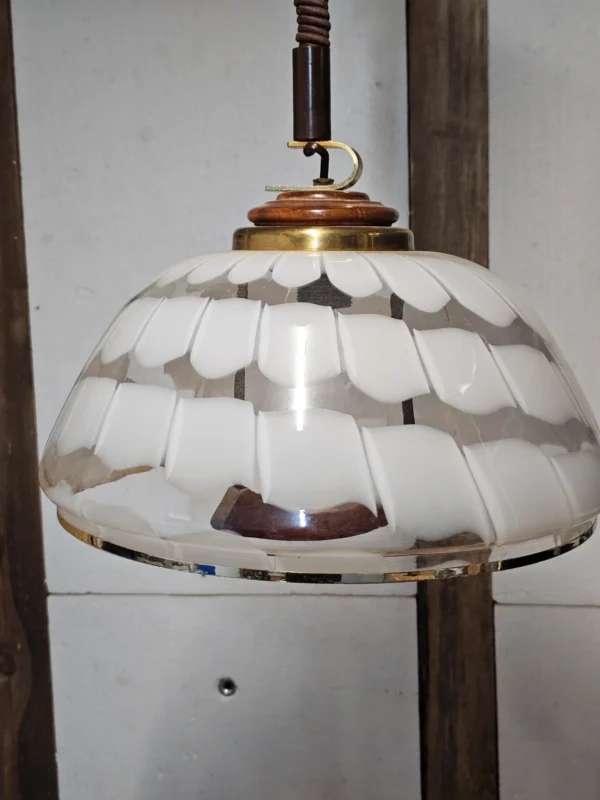 Lampa wisząca vintage Habeco Germany regulowana mleczne szkło drewno 67 cm