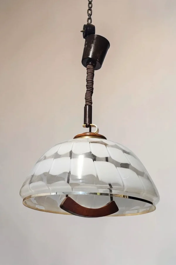 Lampa wisząca vintage Habeco Germany regulowana mleczne szkło drewno 67 cm