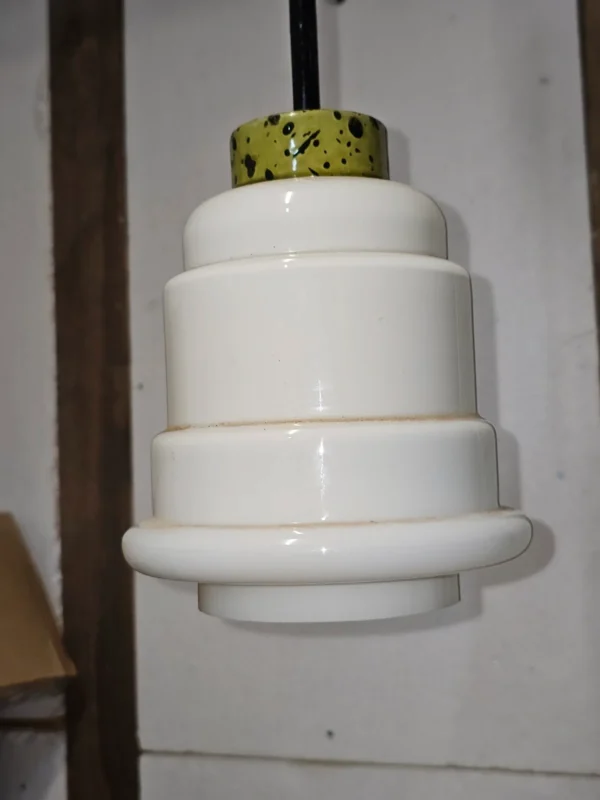 Lampa wisząca Hustadt Leuchten biały klosz zielony akcent retro 65 cm