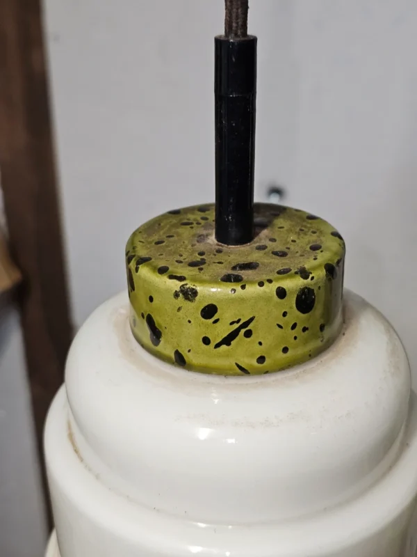 Lampa wisząca Hustadt Leuchten biały klosz zielony akcent retro 65 cm