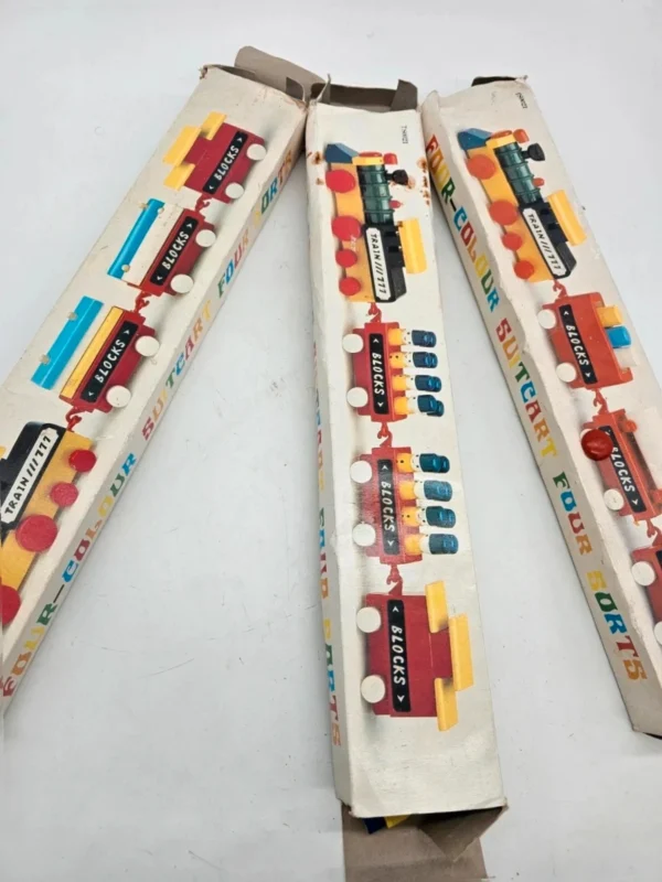 Drewniany pociąg Vintage Four Colour suitcart Zestaw 3 komplet z pudełkami