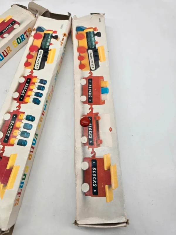 Drewniany pociąg Vintage Four Colour suitcart Zestaw 3 komplet z pudełkami