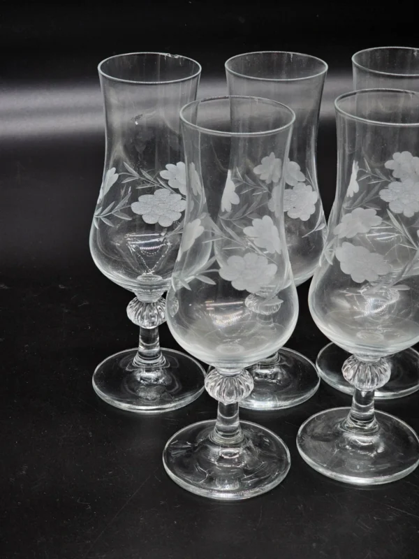 Kieliszki vintage ręcznie zdobione kwiatowy grawer komplet 5 sztuk 18 cm