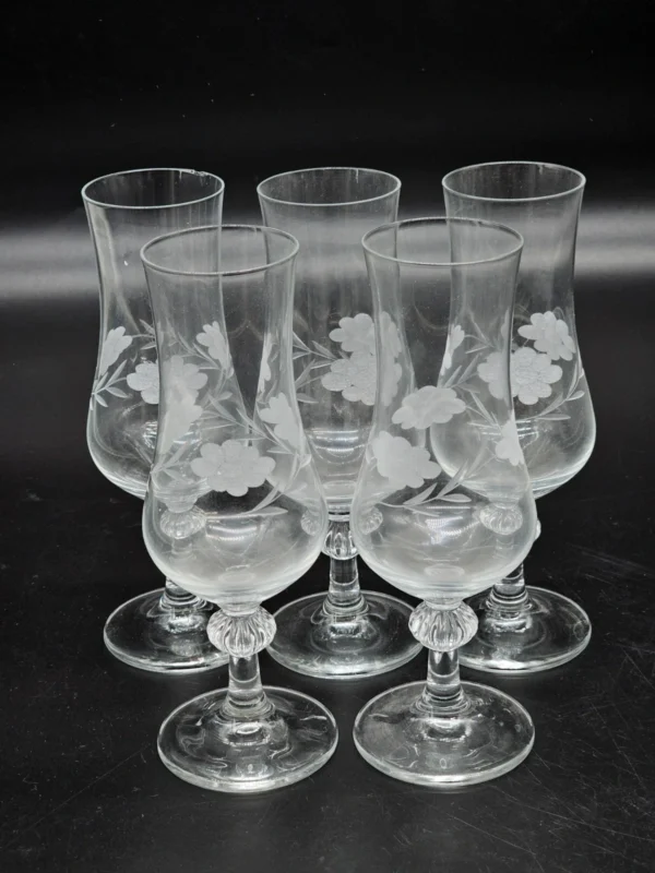 Kieliszki vintage ręcznie zdobione kwiatowy grawer komplet 5 sztuk 18 cm