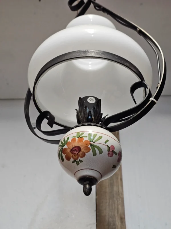 Lampa wisząca vintage rustykalna szkło mleczne ceramika kwiaty 69 cm
